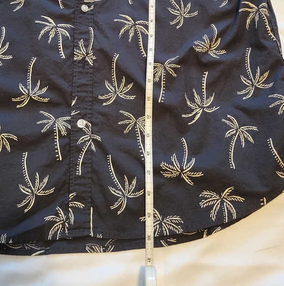 Old Navy Short Sleeve Button Down Shirt - Size XL - Picture 6 of 8
